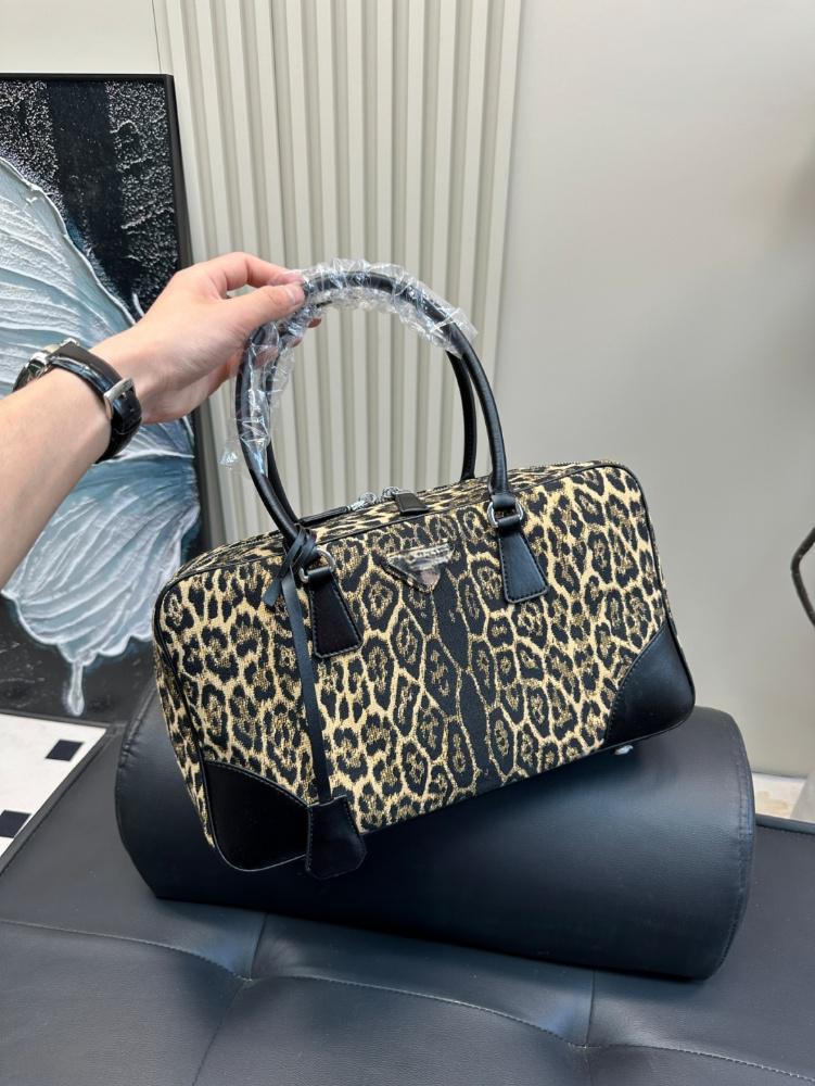 High end retro leopard print handbag for women in the spring and summer of 2025, fashionable single shoulder armpit bag, handbag
