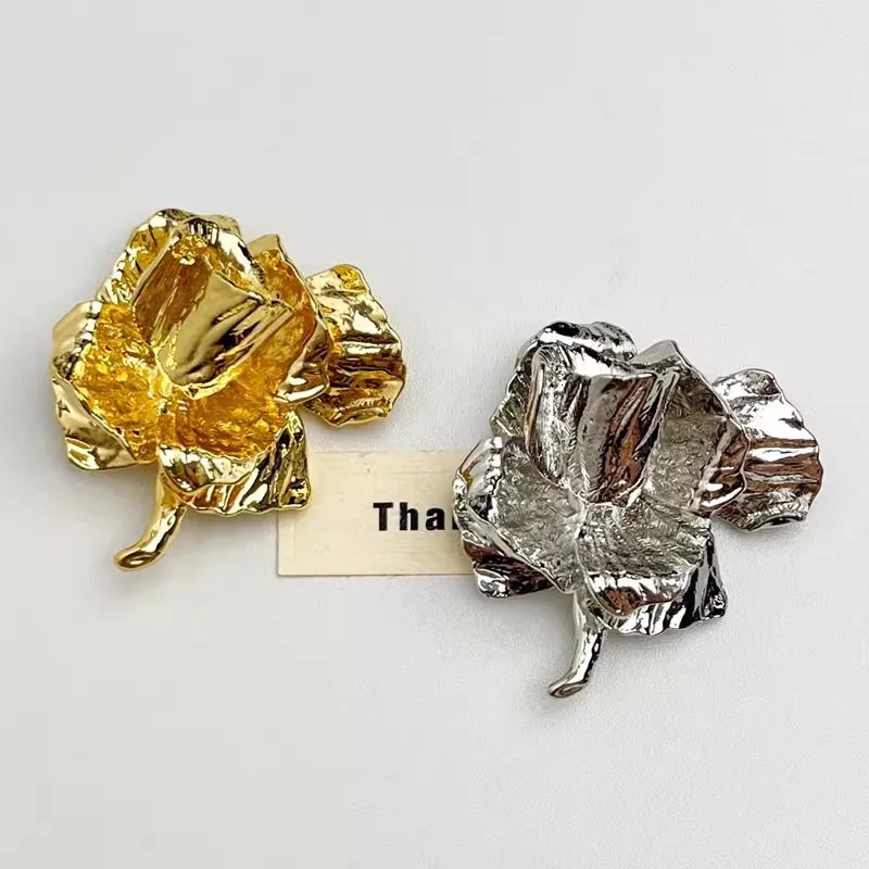 Vintage Rose Flower Metal Broochs for Women Trend Fashion Delicate Suit Corsage Pins Party Jewelry Accessories 250527
