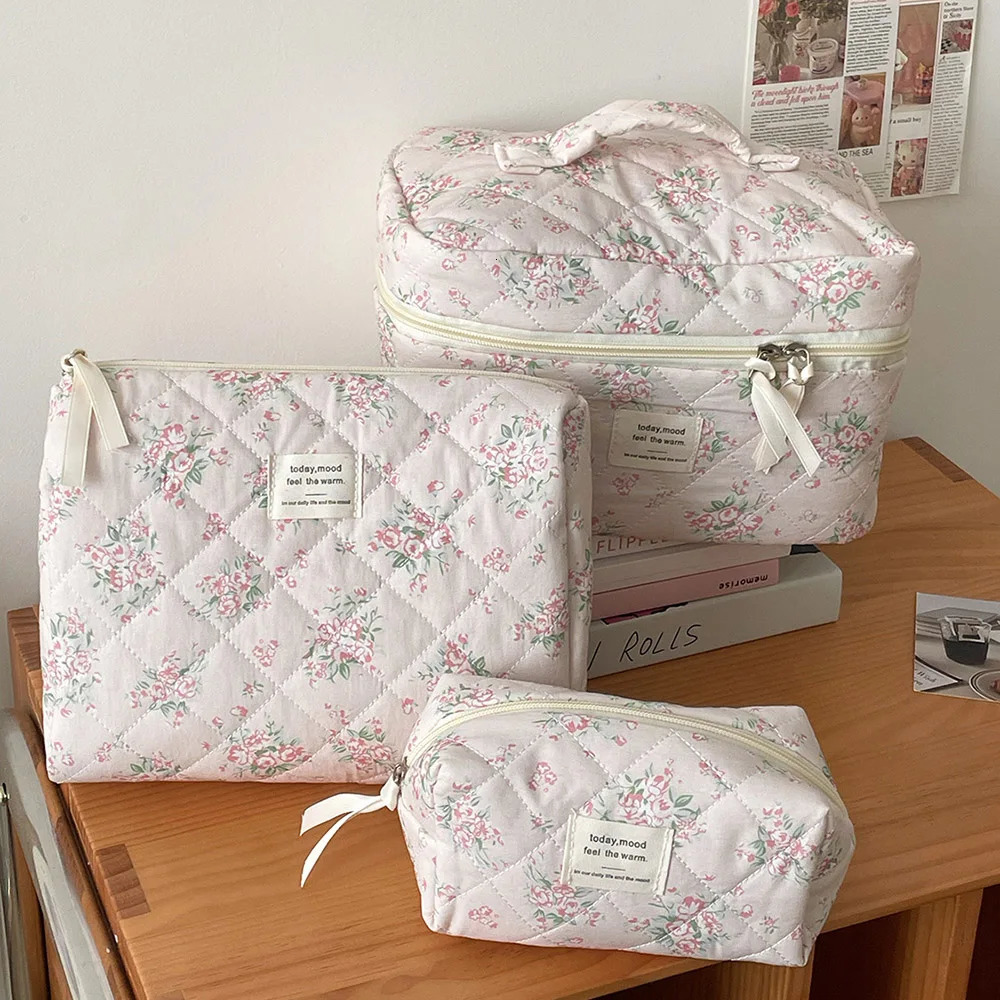 Vintage Rose Women Cosmetic Bag Fashion Travel Organizer Makeup Quilted Bag Pouch Ladies Make Up Storage Handbag Zipper Bag 250527