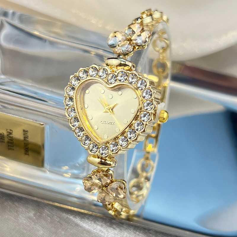 Ladies heart-shaped case dot scale dial diamond-encrusted flower pattern detachable bracelet fashionable heart-shaped watch XJ250527
