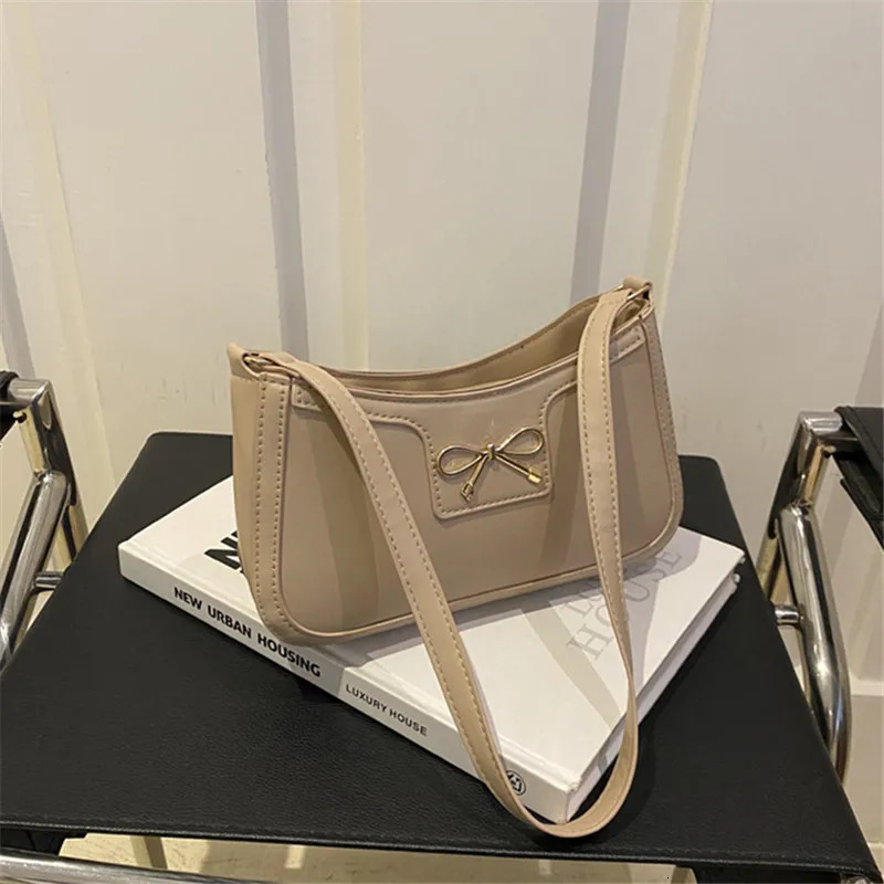 Stylish Shoulder Bag with Metal Bow Decoration Versatile Underarm Bag Classic Brown and Black Baguette Bag for Women Daily Use 250526