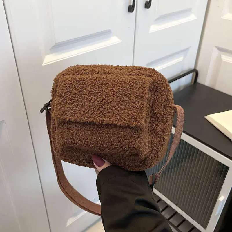 New Plush Fabric Women's Shoulder Crossbody Small Fashion Lambs Wool Fluffy Fur Winter Female Bag Designer Handbags