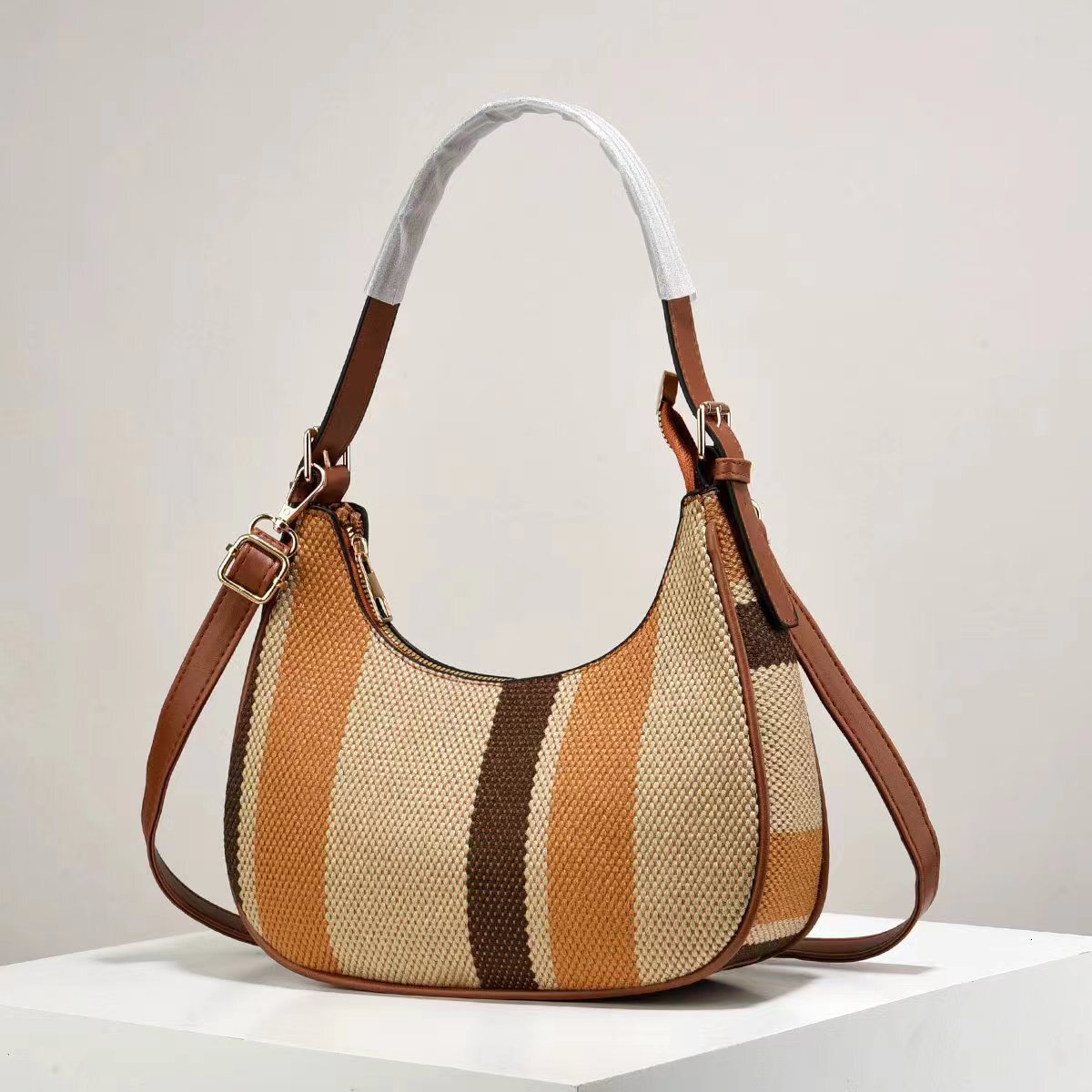 Luxury Brand Designer Bag 2024 Winter New Simple Contrasting Color Underarm Fashionable And Stylish Large Capacity Canvas Crossbody Small Bag