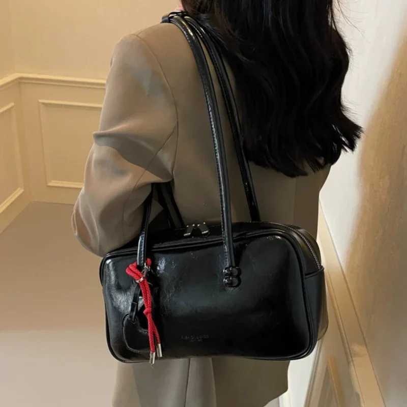 Vintage Women Business Shoulder Bags Ladies Simple Commute PU Leather Female Underarm Bag Large Capacity Handbags Purse Y250528