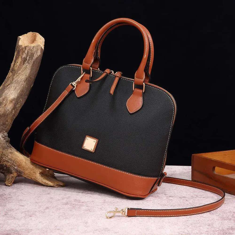 Chain crossbody handbag, women's color blocked styling bag, lychee patterned PU leather, fashionable