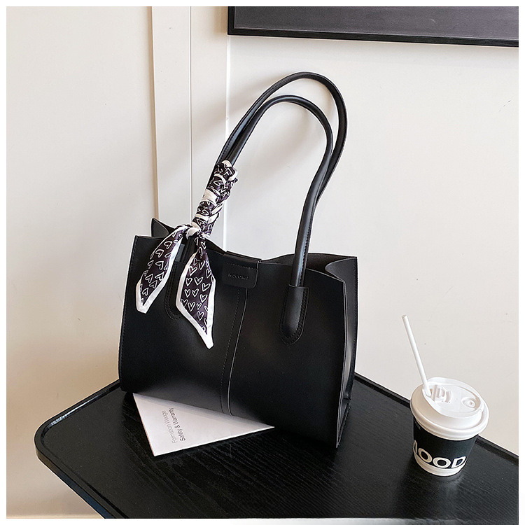 2025 new minimalist and stylish large capacity armpit high-end casual designer women's commuting shoulder bag trendy crossbody bag