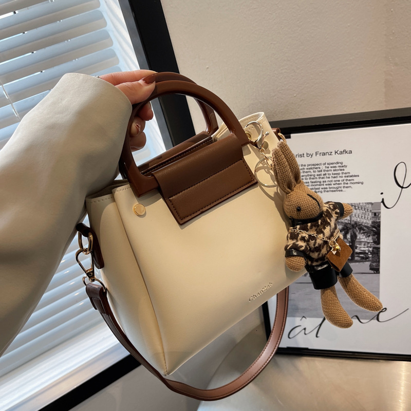 2025 trendy and fashionable women's multifunctional crossbody bag designer comes out with a shoulder bag for women