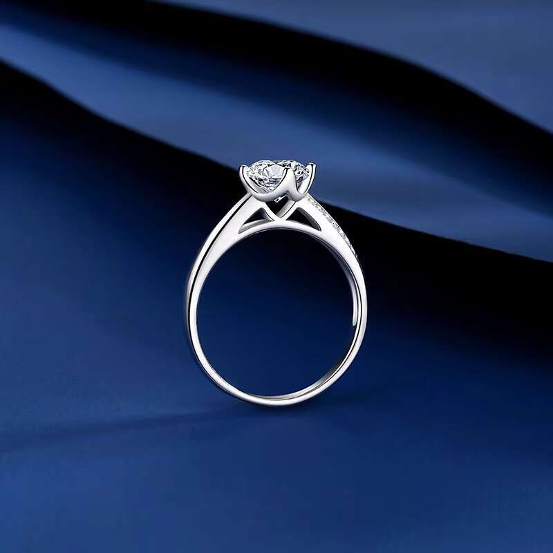 Factory Wholesale 1Carat Moissanite Ring Four Claw Temperament Womens Engagement Wedding Luxury Romantic Ring