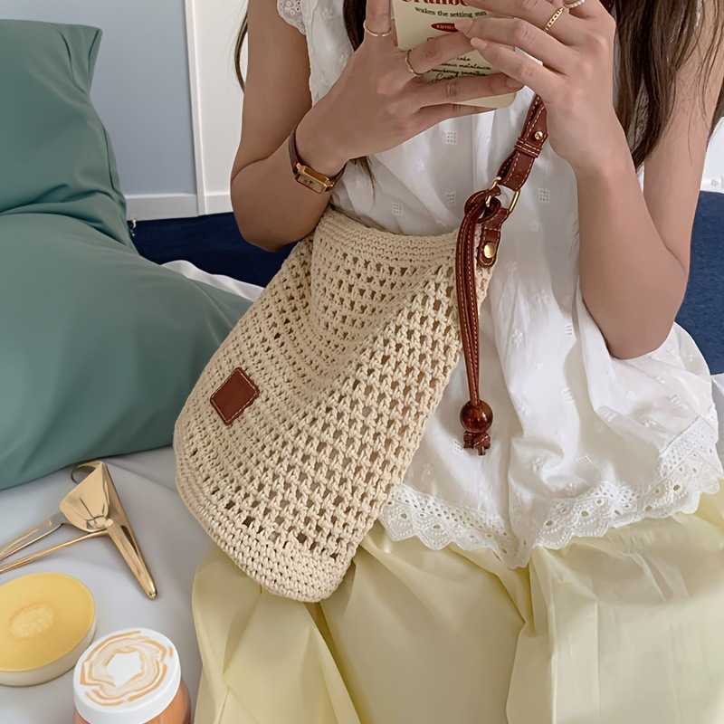 New Woven Hollow Out Spring and Summer Seaside Vacation Tote Bag Beach Bag Shoulder Bag Small Handbag