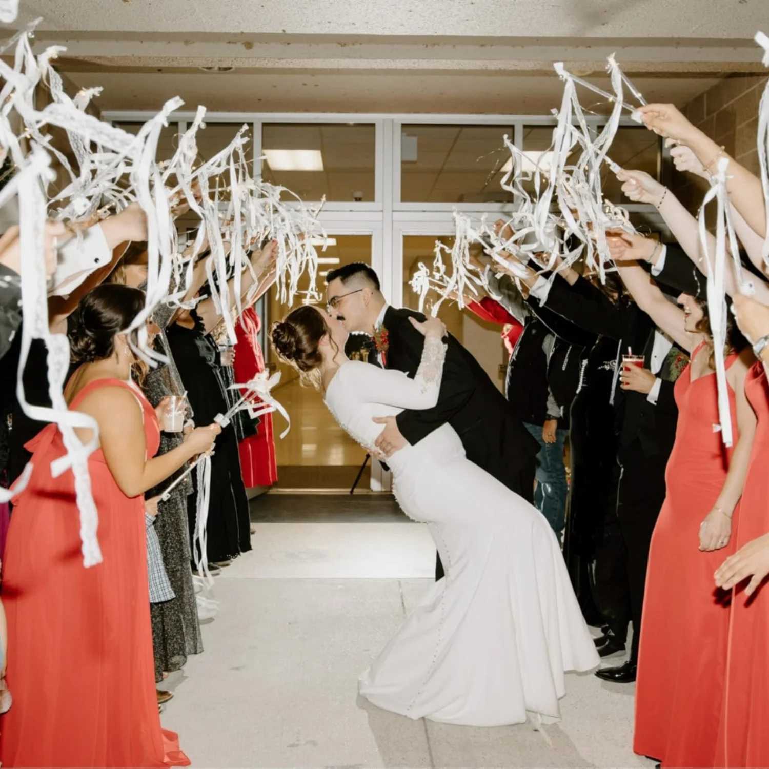 20-150Pcs Light up Wedding Wands LED Ribbons Wands Streamers Wedding Silk Fairy Sticks with Bells for Wedding Party Supplies W250528