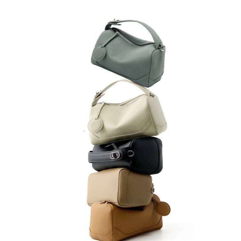 2025 New Head Layer Women's Fashion Genuine Leather Boston Versatile Trendy Handheld Crossbody Bag