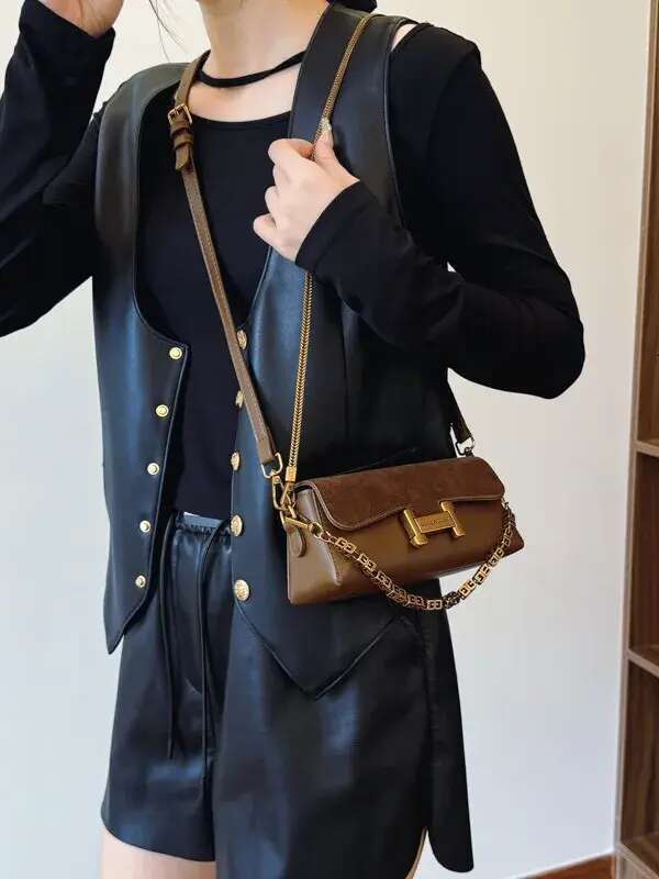 Stylish Multi-Functional Shoulder Purse with Premium Chain Detail