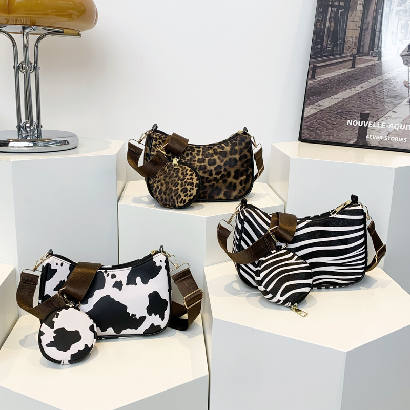 2025 New fashionable avant-garde women's niche design bag, summer popular new single shoulder underarm bag, classic leopard print designer single