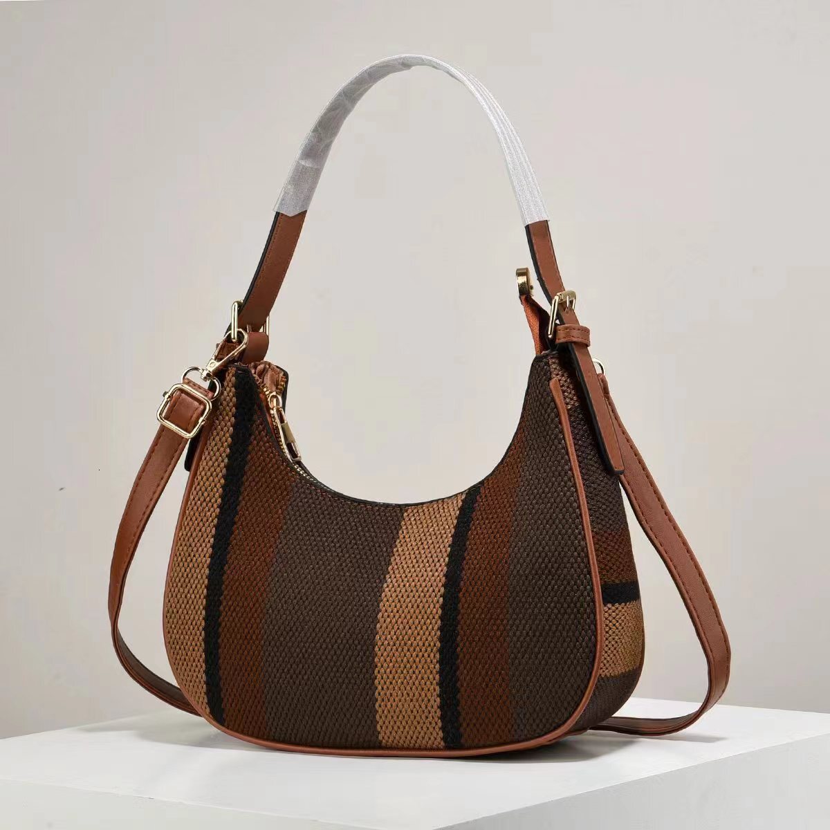 Luxury Brand Designer Bag 2024 Winter New Simple Contrasting Color Underarm Fashionable And Stylish Large Capacity Canvas Crossbody Small Bag