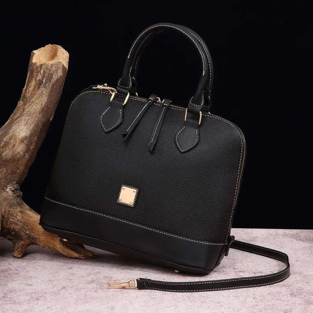 Chain crossbody handbag, women's color blocked styling bag, lychee patterned PU leather, fashionable