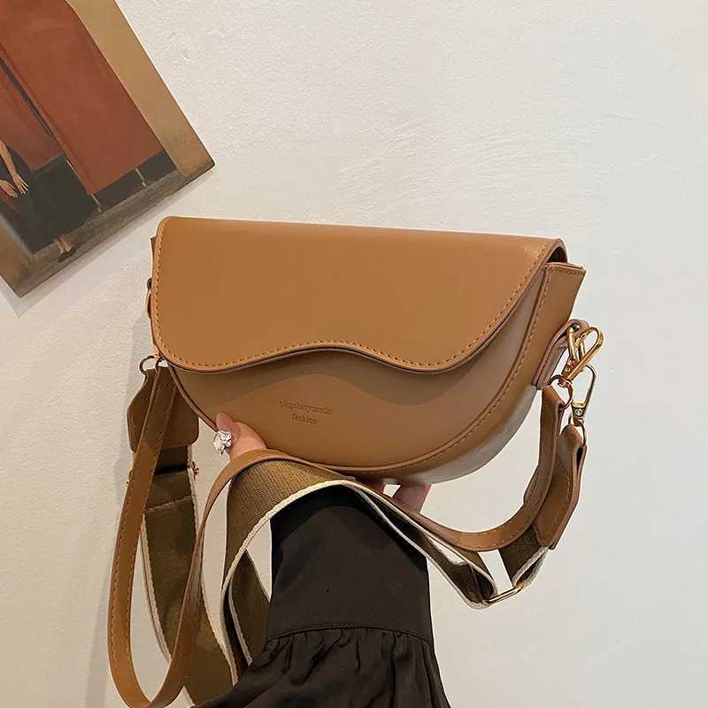 2025 new bag for women simple and casual single shoulder armpit bag fashionable and trendy crossbody saddle bag for women. Y250528