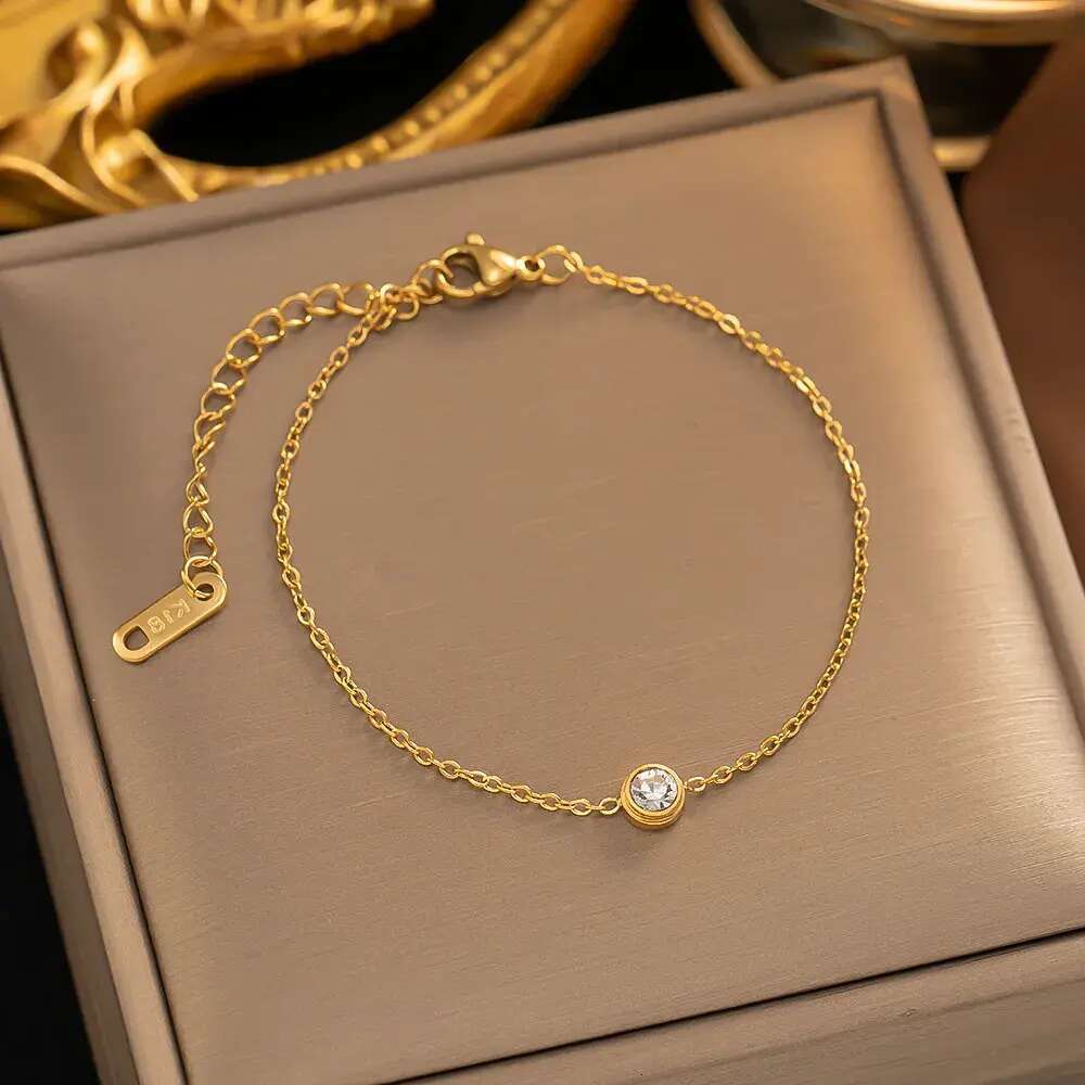 Delicate Gold Plated Charm for Women Classical Love Heart Pendent Titanium Steel Bracelets Designer Letter Hand Chain Bracelet Wedding Jewelry Gift