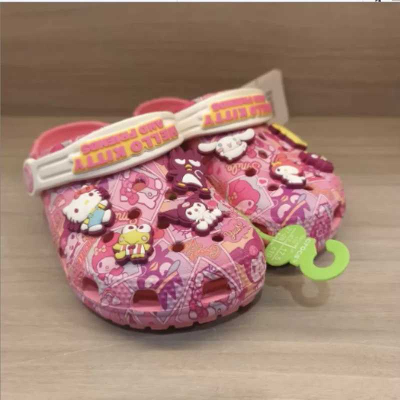 Sanrio New Sanrio Hello Kitty Summer Cartoon Children Slippers Non-Slip Soft-Soled Wrap Toe Sandals ChildrenS Boys Girls Beach Shoes w250528