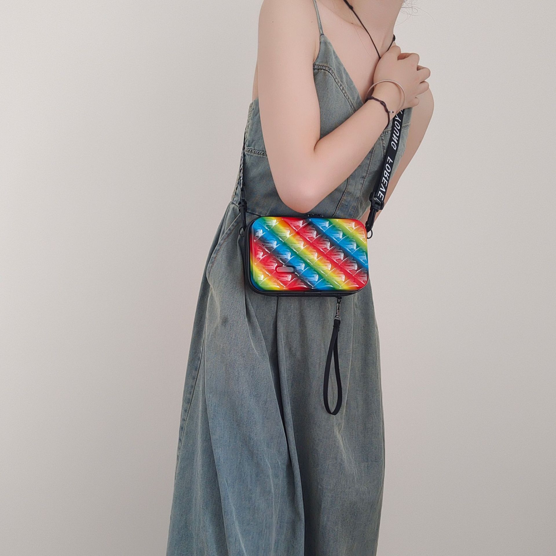 High quality brand, new high-quality free designer bag, crossbody bag, new trend fashion rainbow bag, hard box makeup bag, new free designer bag