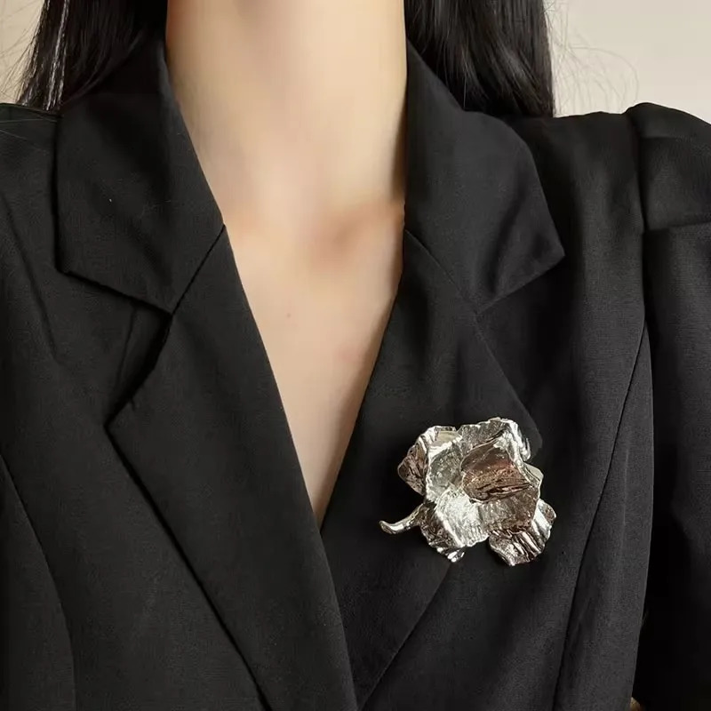 Vintage Rose Flower Metal Broochs for Women Trend Fashion Delicate Suit Corsage Pins Party Jewelry Accessories 250527