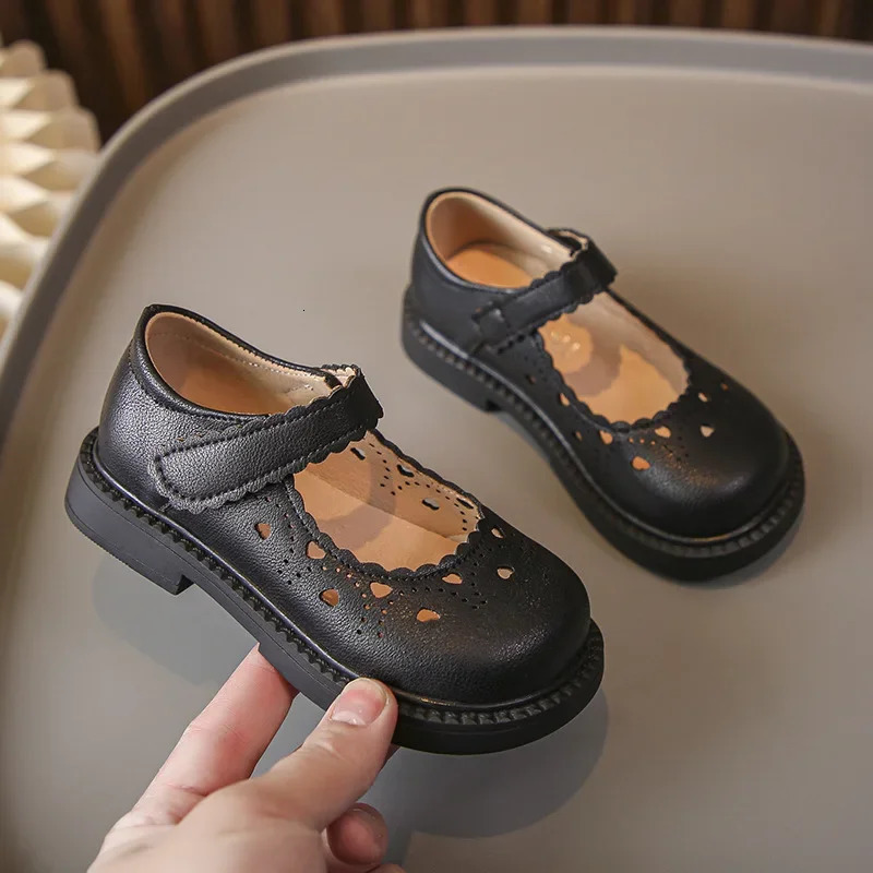 Girls Leather Shoes Spring Autumn Fashion Kids Mary Janes with Cut-outs Heart Princess Sweet Children Dress Shoes Soft Chic 250528