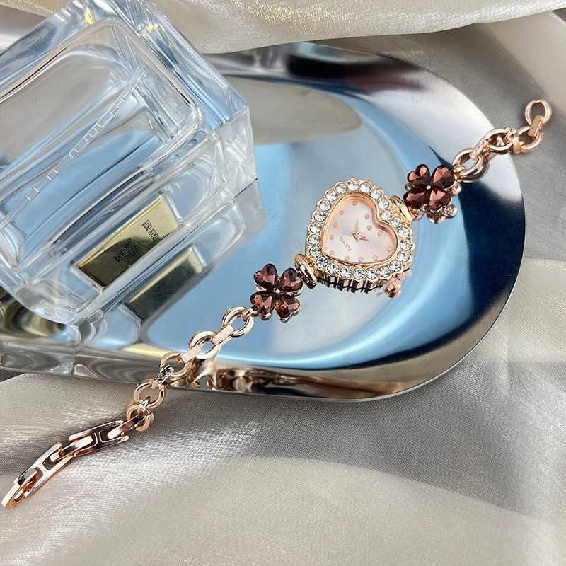 Ladies heart-shaped case dot scale dial diamond-encrusted flower pattern detachable bracelet fashionable heart-shaped watch XJ250527