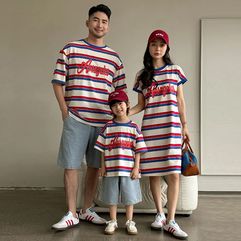 Dad Mom and Baby Matching Striped Clothes Mother and Daughter Dress Father Son Clothing Set Summer Vacation Family Look Outfit 250528