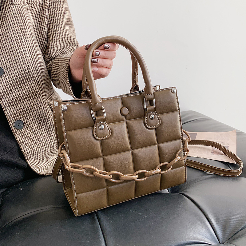 Spring and summer new texture women's bag new fashion simple crossbody bag new personalized handheld bag solid color designer style single should