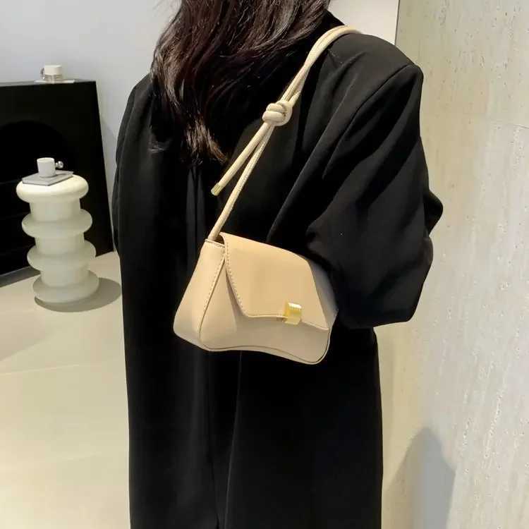 Fashionable Retro Womens Handbag Soft Crossbody Bag Underarm Bag Single Shoulder Bag Elegant Girls Bag New Hot Sale Of The Seas Y250528