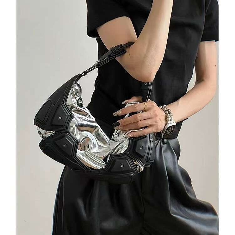 Women's handbag Niche Design Fashion Dark Trendy Hot Girl Functional Unisex Underarm Crescent Crossbody Bag