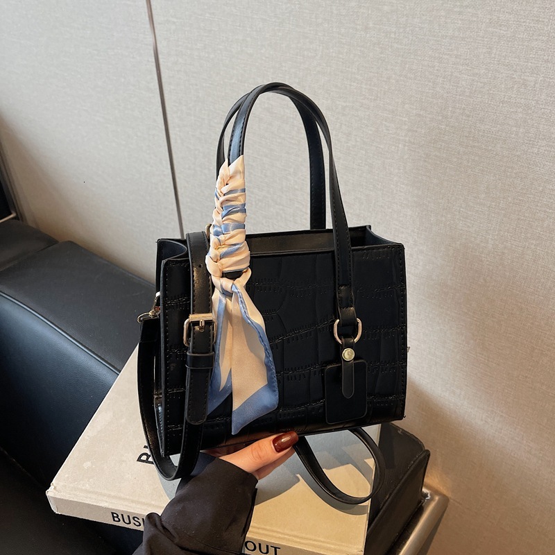 Top brand high-quality new free designer bag French handbag 2025 new high-end multifunctional commuting shoulder new free designer bag