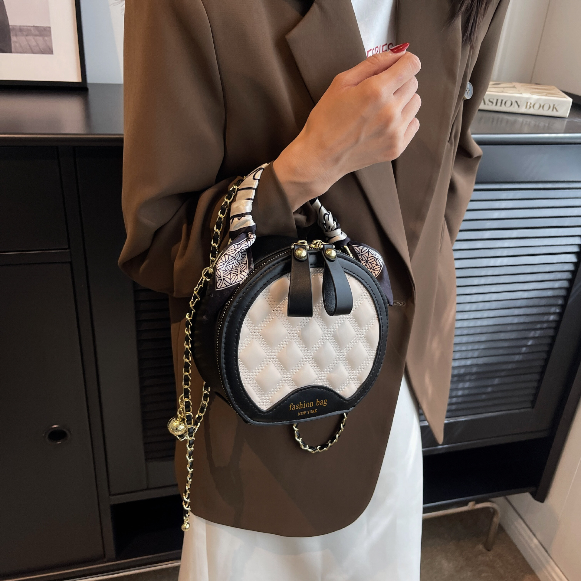 Quilted embroidery women fashion s bag new fashion fashion bag elegant multifunctional small round bag niche fashion handbag designer women s shoulder