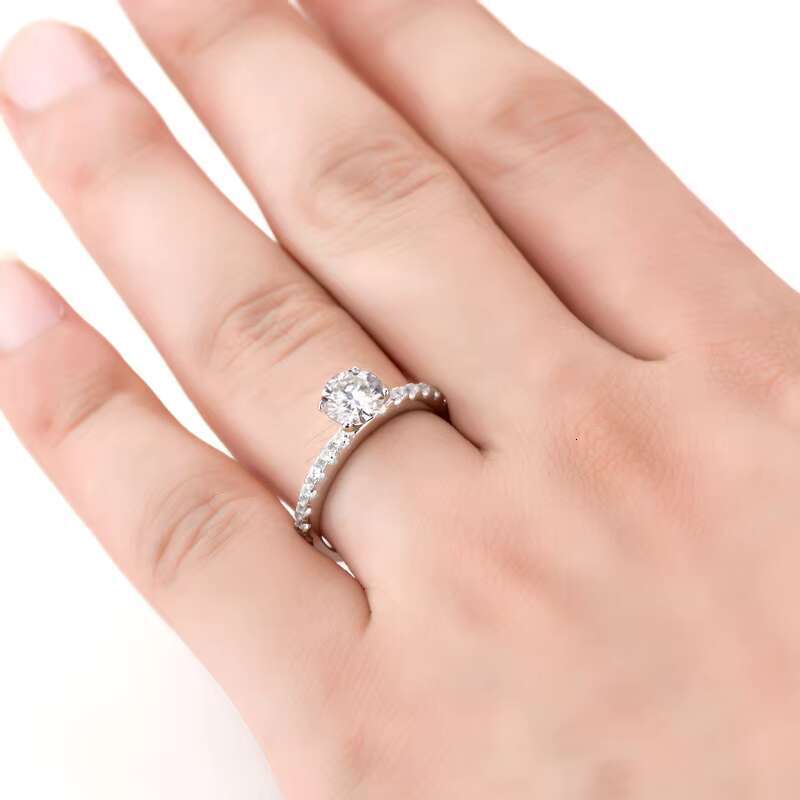 Fashion Women Jewelry Gift 0.8ct Round Cut Moissanite Rings 925 Sterling Silver for Engagement Wedding