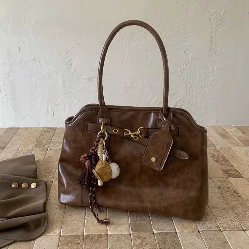 Vintage Large Capacity Versatile Simple Niche Design Womens Handbag Shoulder Bag Casual Easy Carry Motorcycle Equipment Accessory Y250528