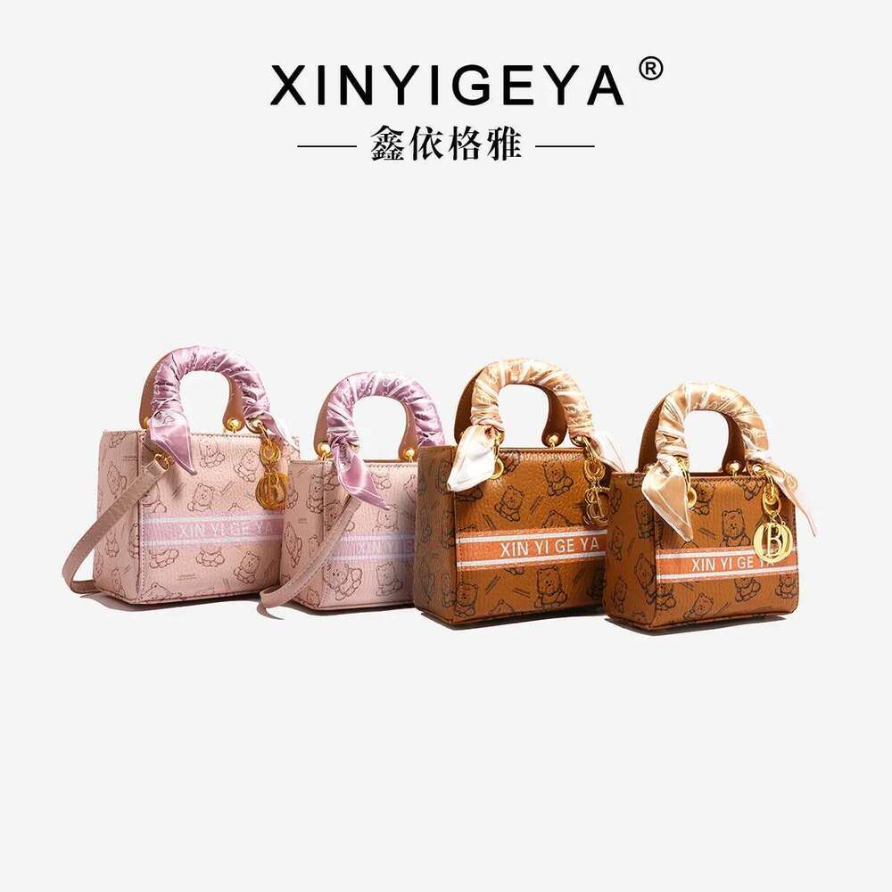 2025 New Women's Printed Bear Princess Diana Niche High-End Fashion Versatile Shoulder Messenger Bag