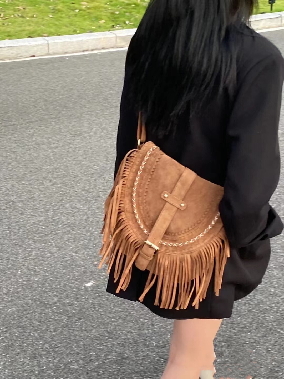 Top brand high-quality new free designer bag 2025 new suede fringe bag retro saddle bag fashionable shoulder bag crossbody bag new free designer bag