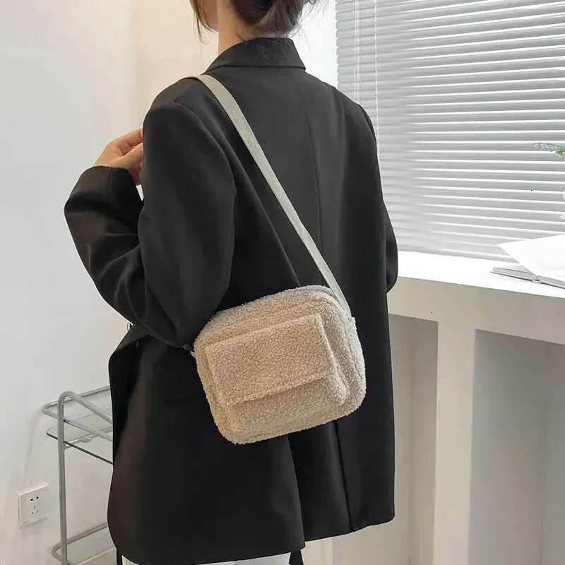 New Plush Fabric Women's Shoulder Crossbody Small Fashion Lambs Wool Fluffy Fur Winter Female Bag Designer Handbags