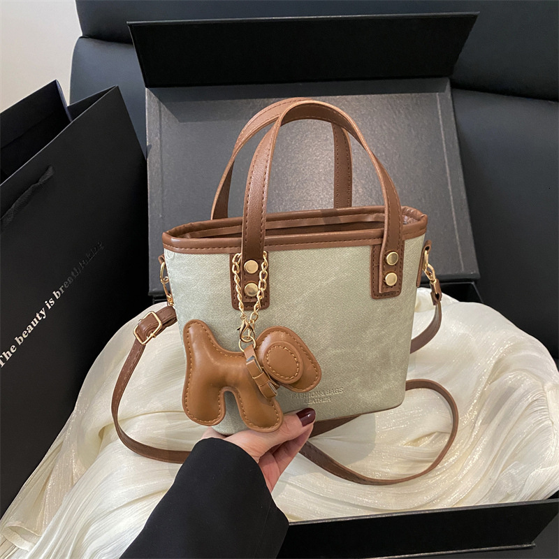Top quality Brand High Quality New Style Trendy Handbag for Women 2025 Spring New Fashion Shoulder Bag Casual Fashion Crossbody Bag New Free Delivery 