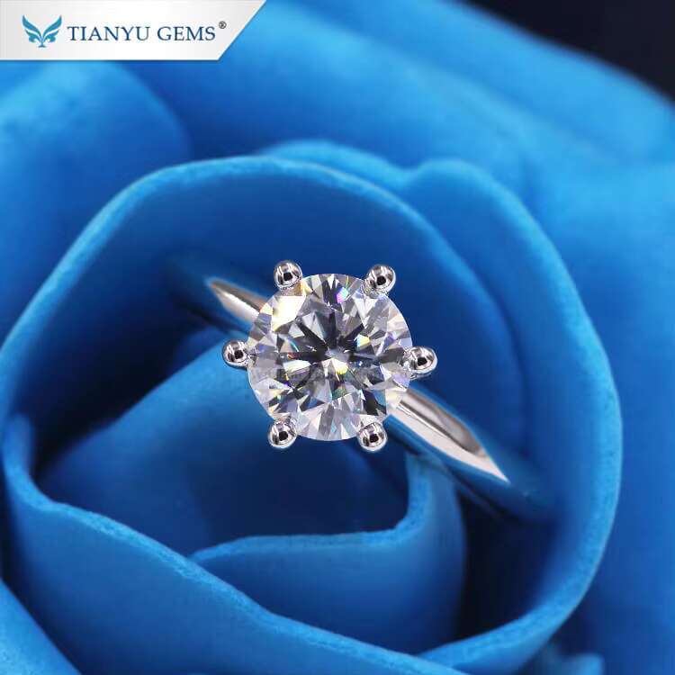 Tianyu Custom Jewelry 14k 18k White Gold 6 Prong Ladies Wedding Bague 1.25ct Round Moissanite Diamond Engagement Rings for Women