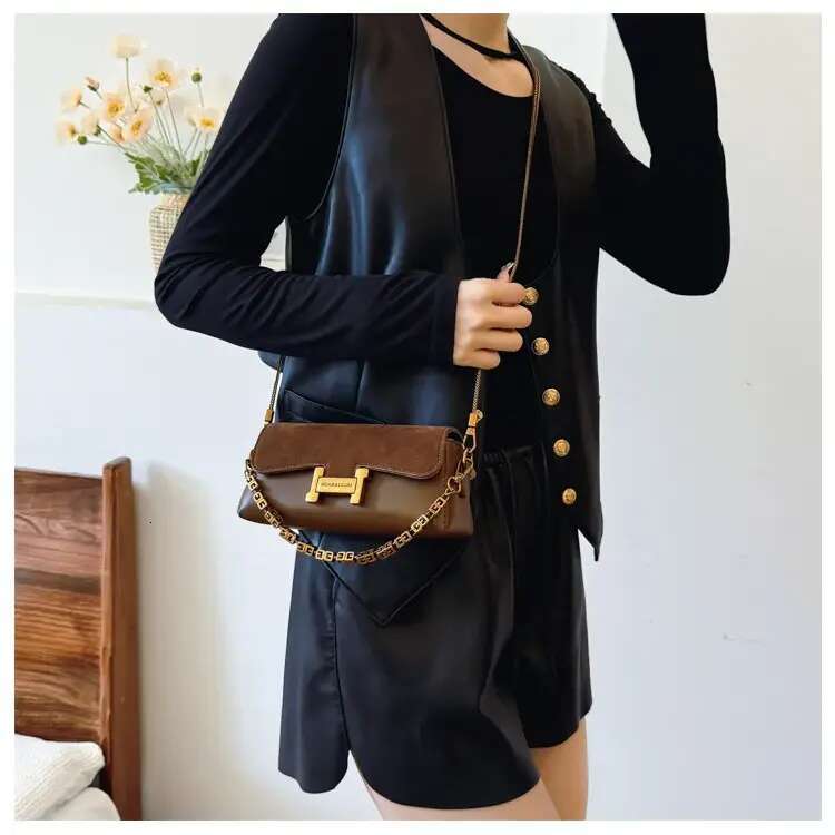 Stylish Multi-Functional Shoulder Purse with Premium Chain Detail