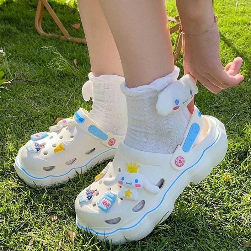 Sanrio Sanrio Slippers Hello Kitty Cinnamoroll Summer Shoes Beach Sandals Kuromi Flip Flops Outdoor Soft Sole Fashion Gift Girl Women w250528