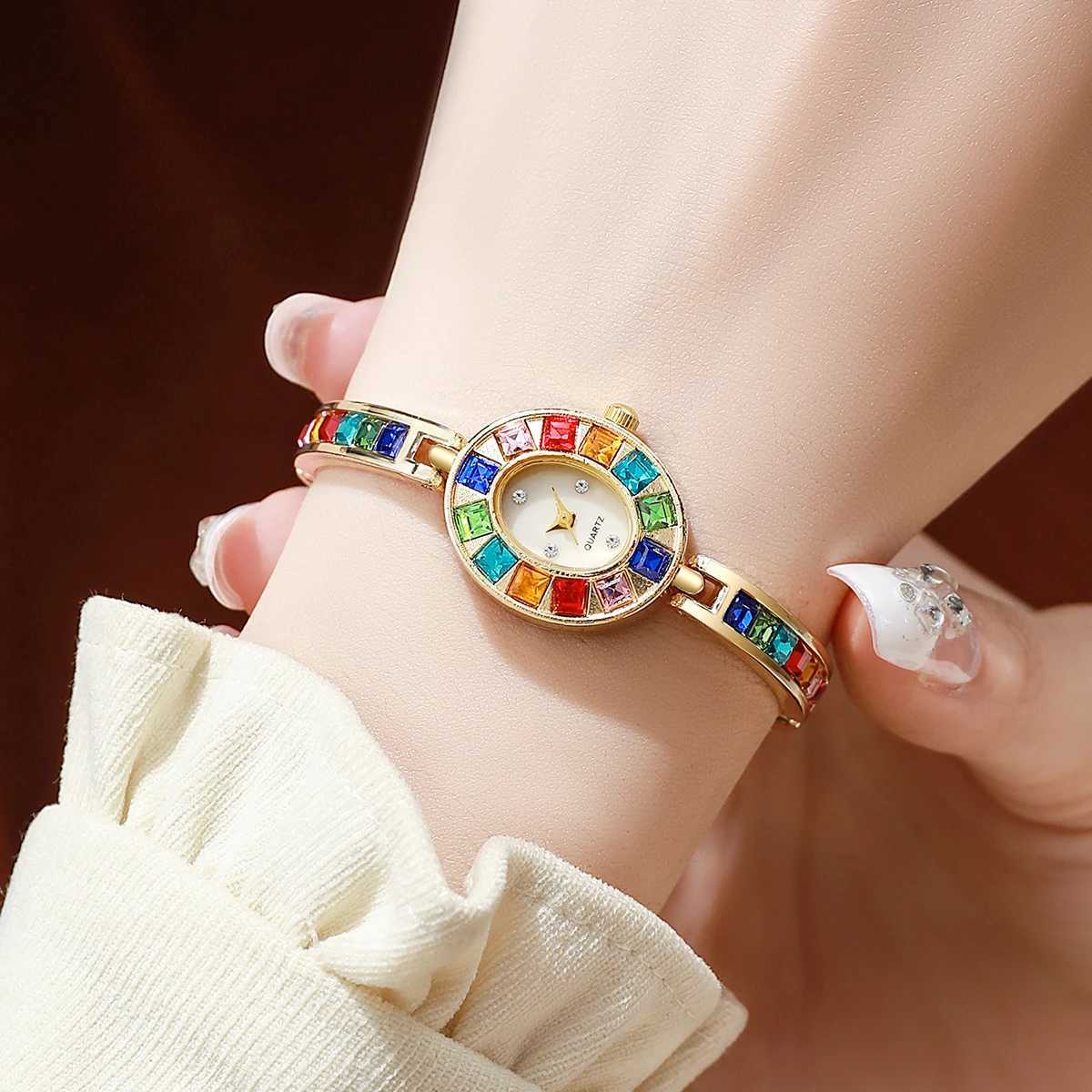 1PC Womens Retro Style Quartz Watch Elegant Ladies Style Colorful Diamond Set Dial Compact Watch Womens Watch Holiday Gift XJ250527