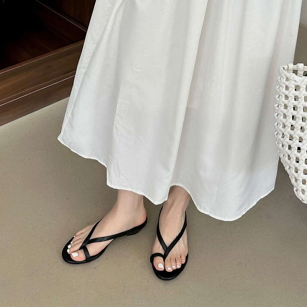 2025 Summer New Fairy Style Women's Flip-Flops for Outdoor Wear Fashionable Sandals to Match Dresses Low Heel Trendy Slippers
