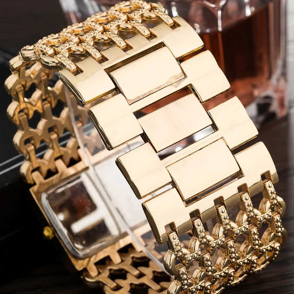 UTHAI W29 New Watch For Women Fashion Light luxury Square Diamond Quartz Watches Clock Ladys Gold Stainless Steel Bracelet XJ250527