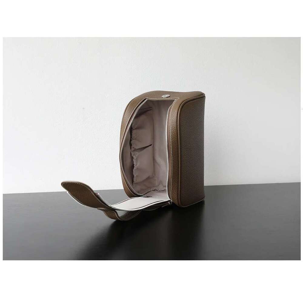 Designer Bag New First Layer Cowhide Women Portable Travel Toilet Bag Ins Style Advanced Cosmetic Storage Casual Versatile