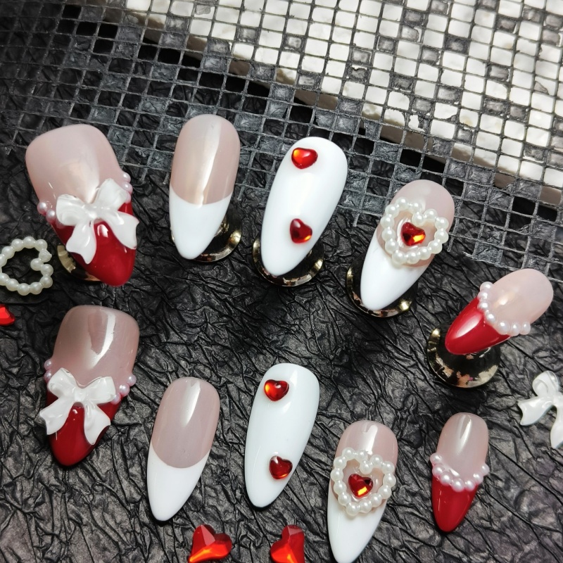 10pcs Valentine's Day Handmade Press-on nail Medium Almond Nail French Tip Bow Fake nails Sweet Love Diamond Finished nail stickers Reusable