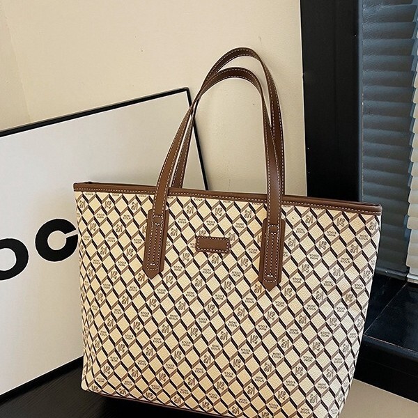 Luxury Brand Designer Bag Women's Handbag 2025 New Simple And Fashionable Large Capacity Letter Printed Shoulder Tote Bag