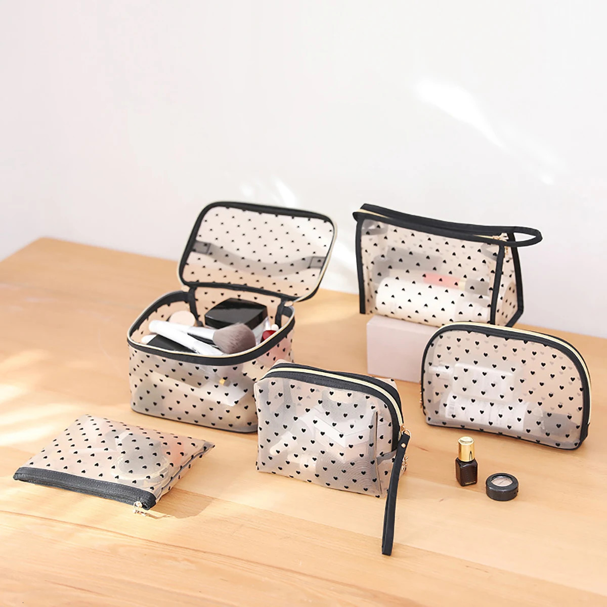 5pcs/Set Mesh Makeup Bags Black Heart Portable Cosmetic Pouches Washbag 250527