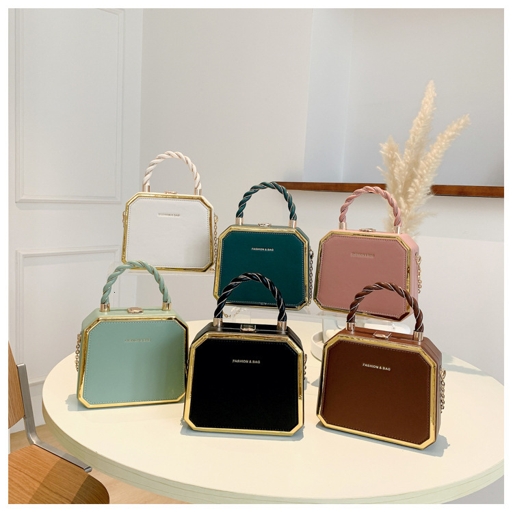 Top quality Brand High Quality New Style High-End Handbag Women 2024 Autumn Light Versatile Box Bag Fashion Chain Crossbody Bag Trend New Free Deliver