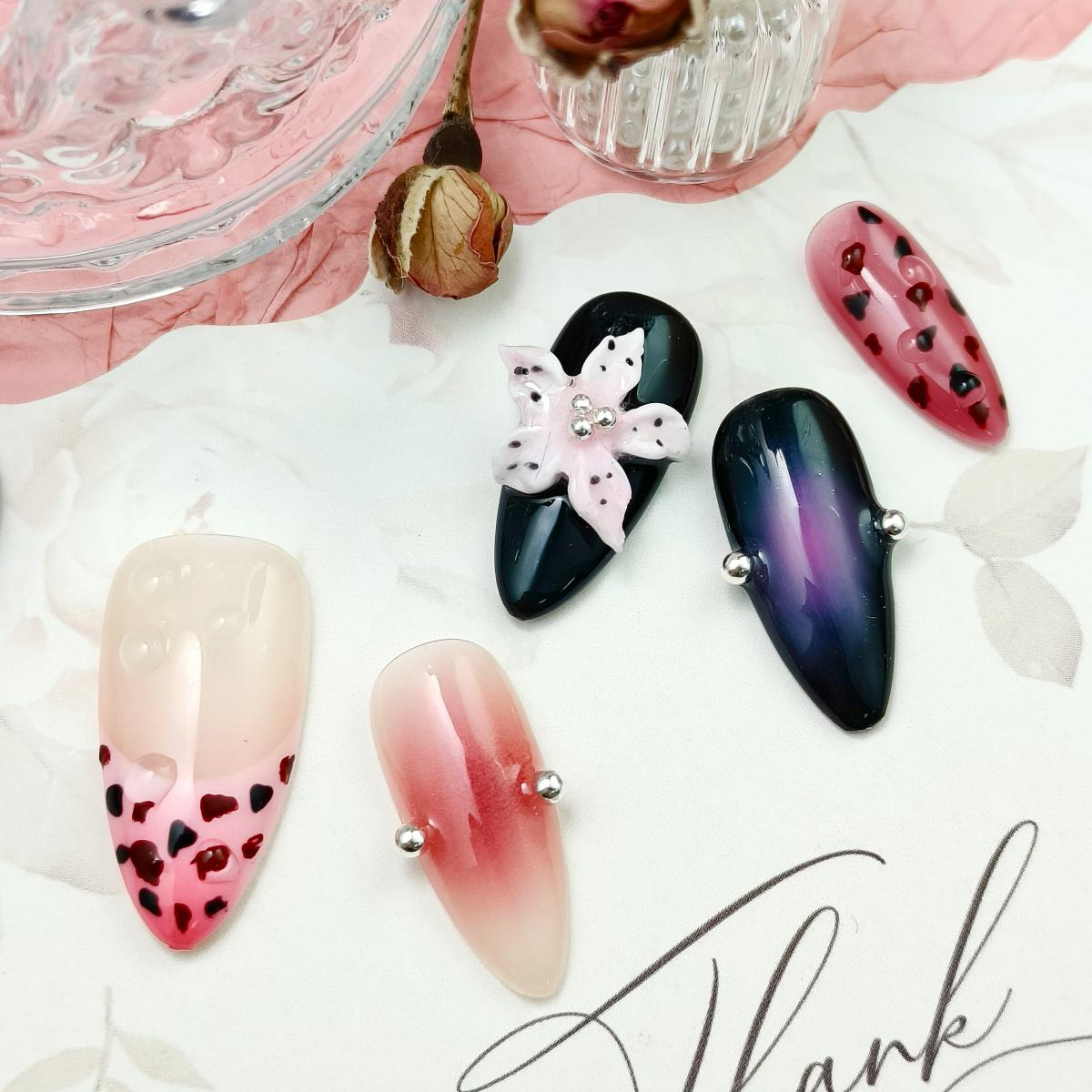 10pcs Handrawn 3D Flowers Handmade Press-on nails Medium Almond Nails Bundle Sweet Flowers Elegant Finished nail stickers Free storage box jelly glue 